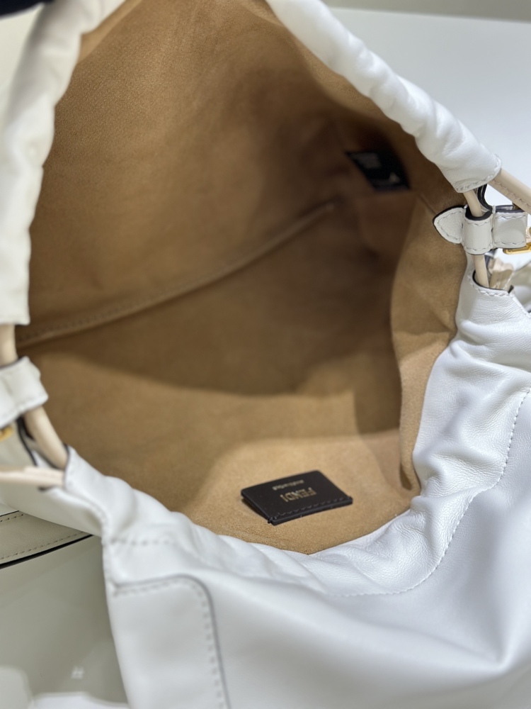 Fendi  Mamma Baguette 8677M Mirror Boutique