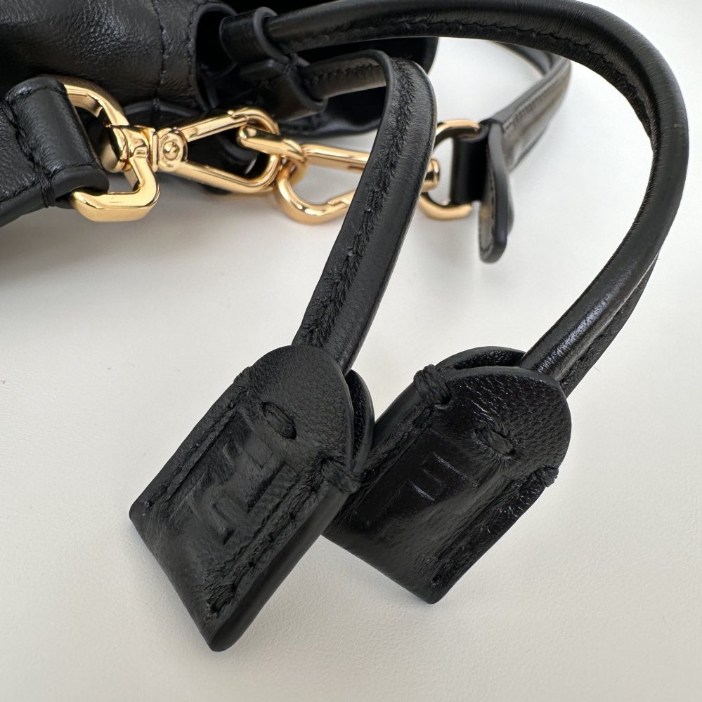 Fendi  Mamma Baguette 8677M Mirror Boutique