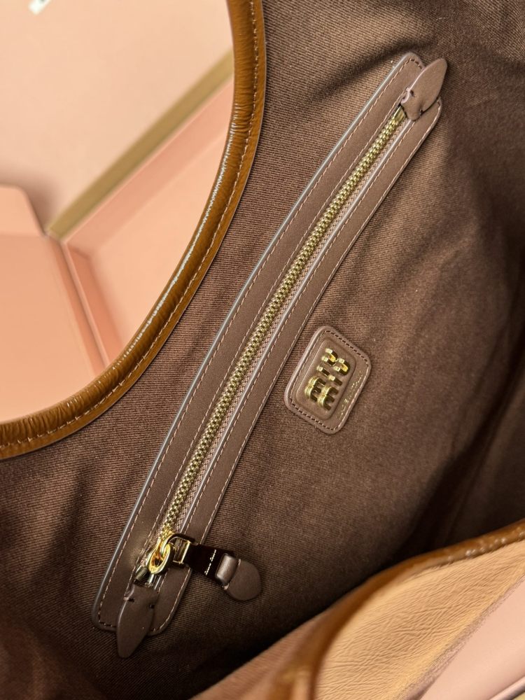 MiuMiu IVY  Naplak tote 5BG231 Mirror Boutique
