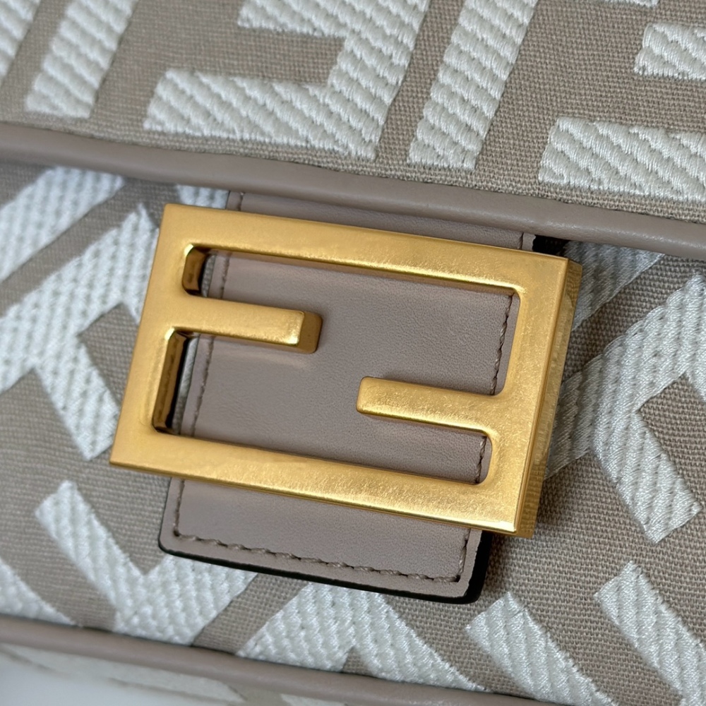 Fendi Baguette bag  0159A Mirror Boutique