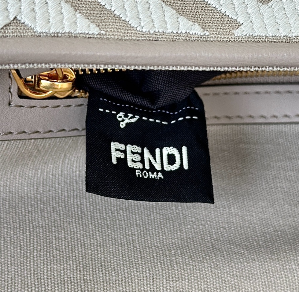 Fendi Baguette bag  0159A Mirror Boutique