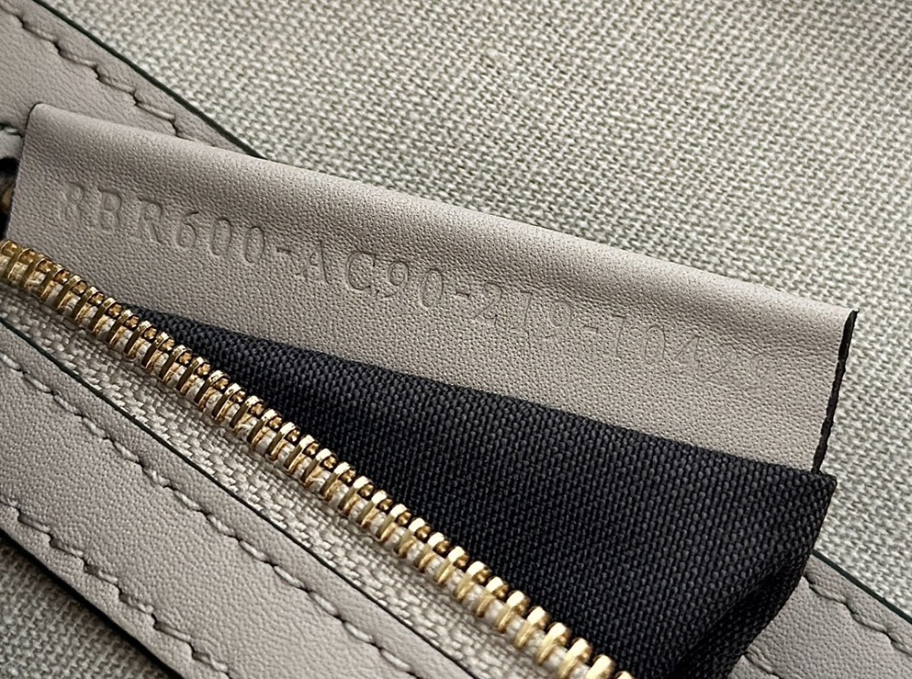Fendi Baguette bag  0159A Mirror Boutique