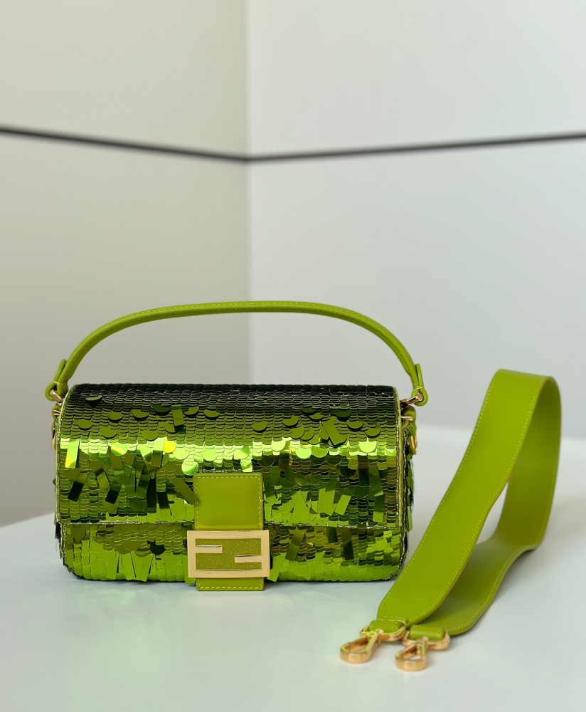 Fendi Baguette bag  8601 Mirror Boutique(Straps are not included)