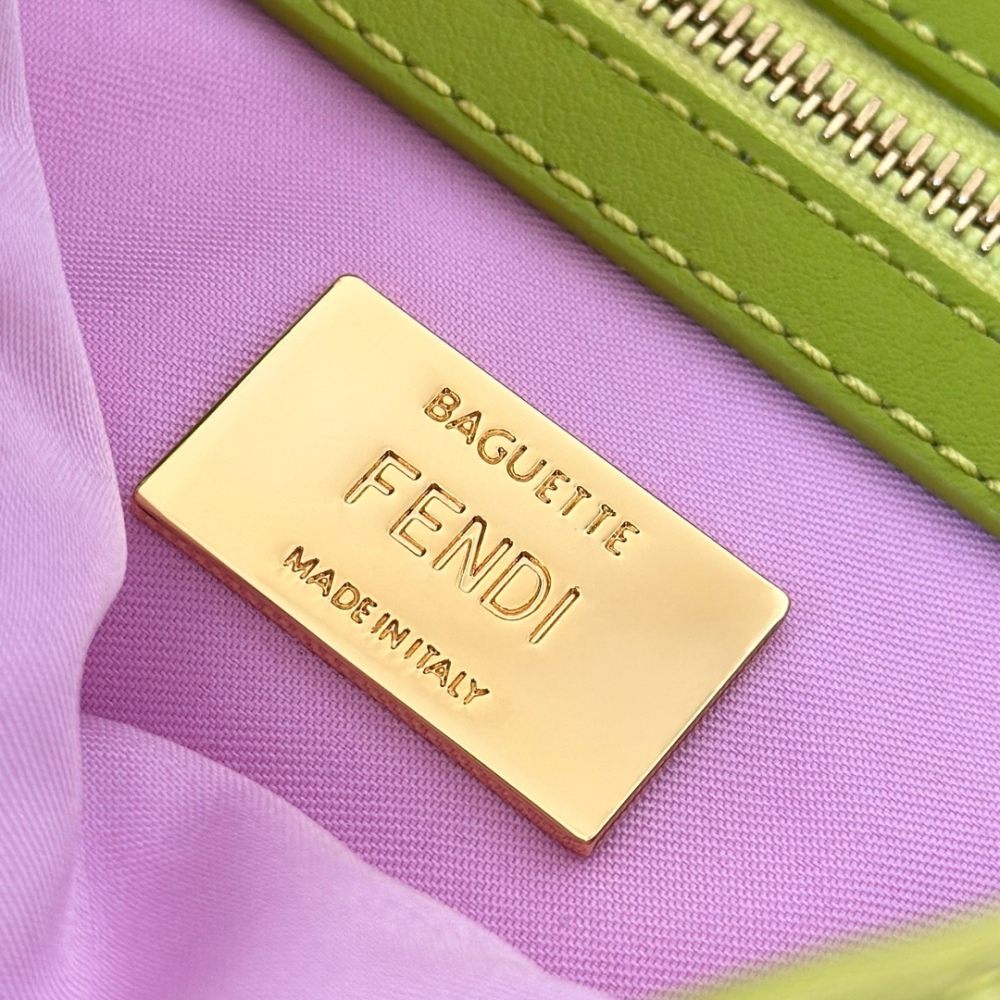 Fendi Baguette bag  8601 Mirror Boutique(Straps are not included)