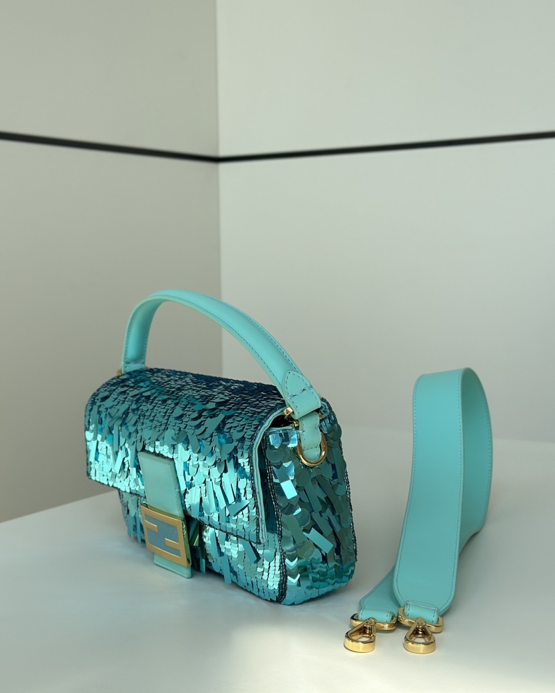 Fendi Baguette bag  8601 Mirror Boutique(Straps are not included)