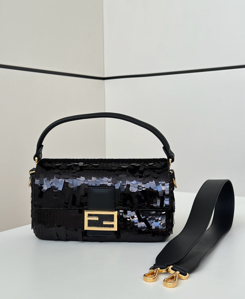 Fendi Baguette bag  8601 Mirror Boutique(Straps are not included)