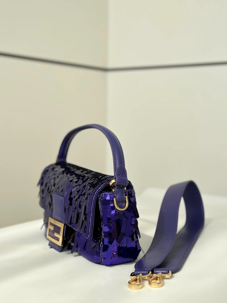 Fendi Baguette bag  8601 Mirror Boutique(Straps are not included)