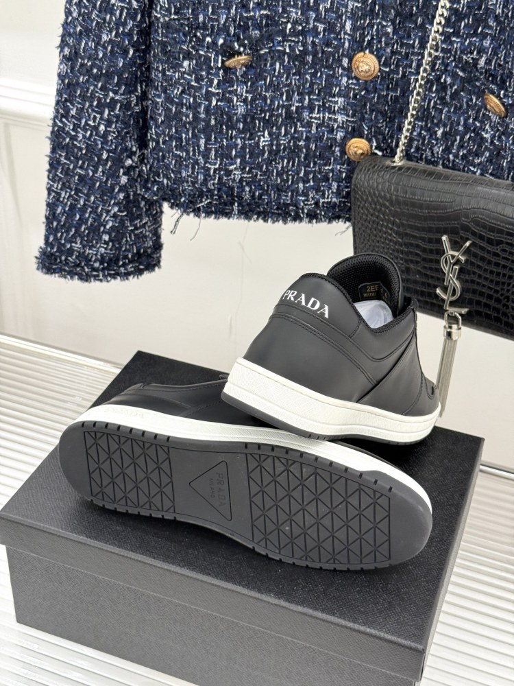 Prada Classic metal triangle logo couple's white shoes for men and women mirror boutique