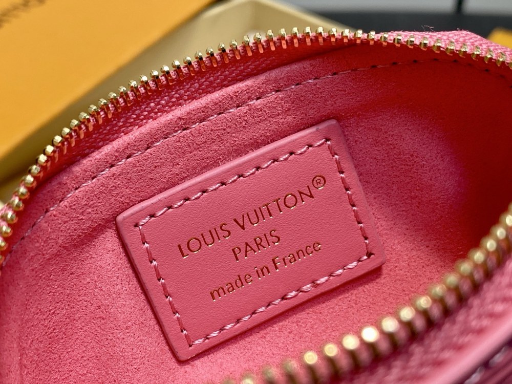Louis Vuitton  chain lipstick bag cosmetic bag M25686 Mirror boutique