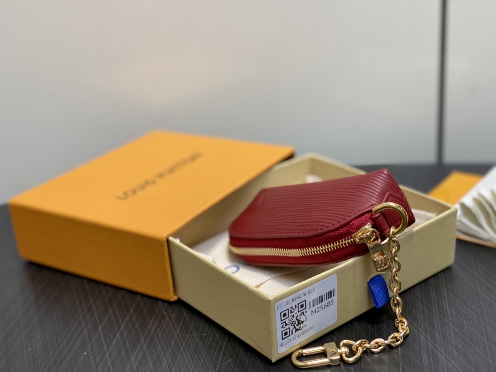 Louis Vuitton  chain lipstick bag cosmetic bag M25685 Mirror boutique