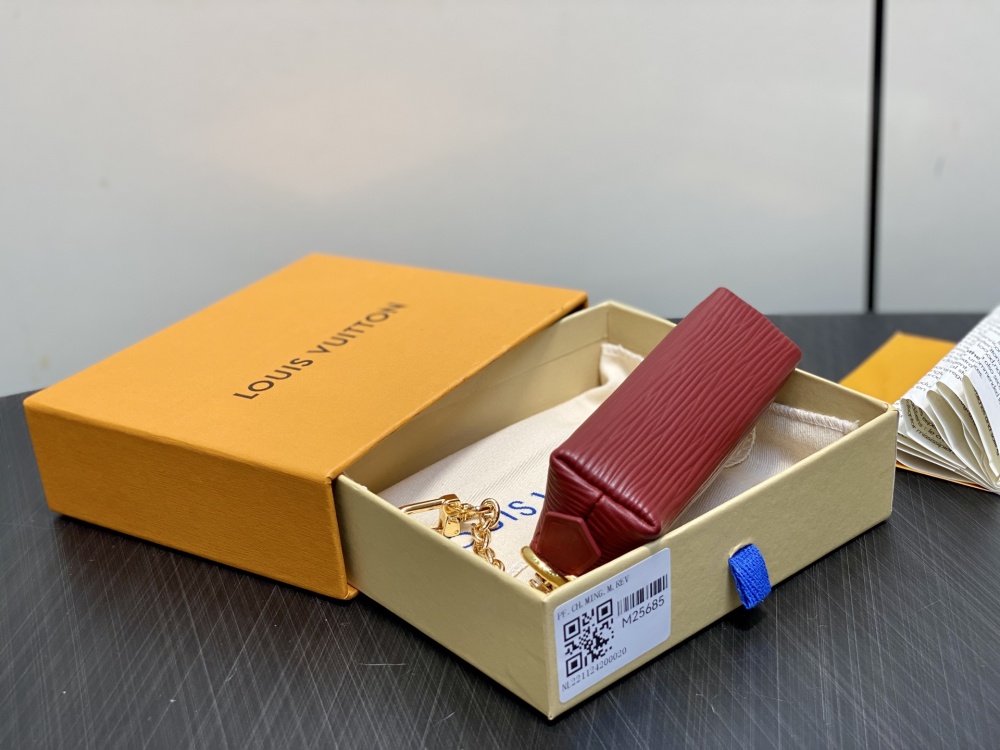 Louis Vuitton  chain lipstick bag cosmetic bag M25685 Mirror boutique