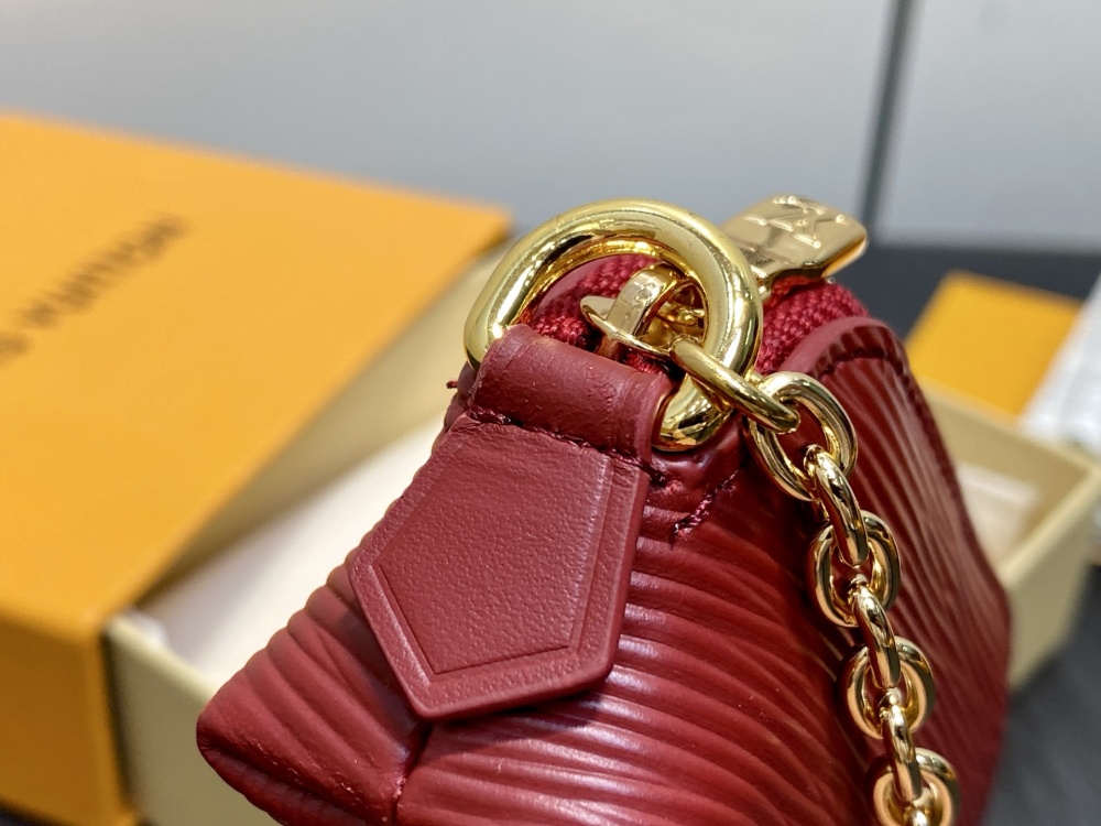 Louis Vuitton  chain lipstick bag cosmetic bag M25685 Mirror boutique