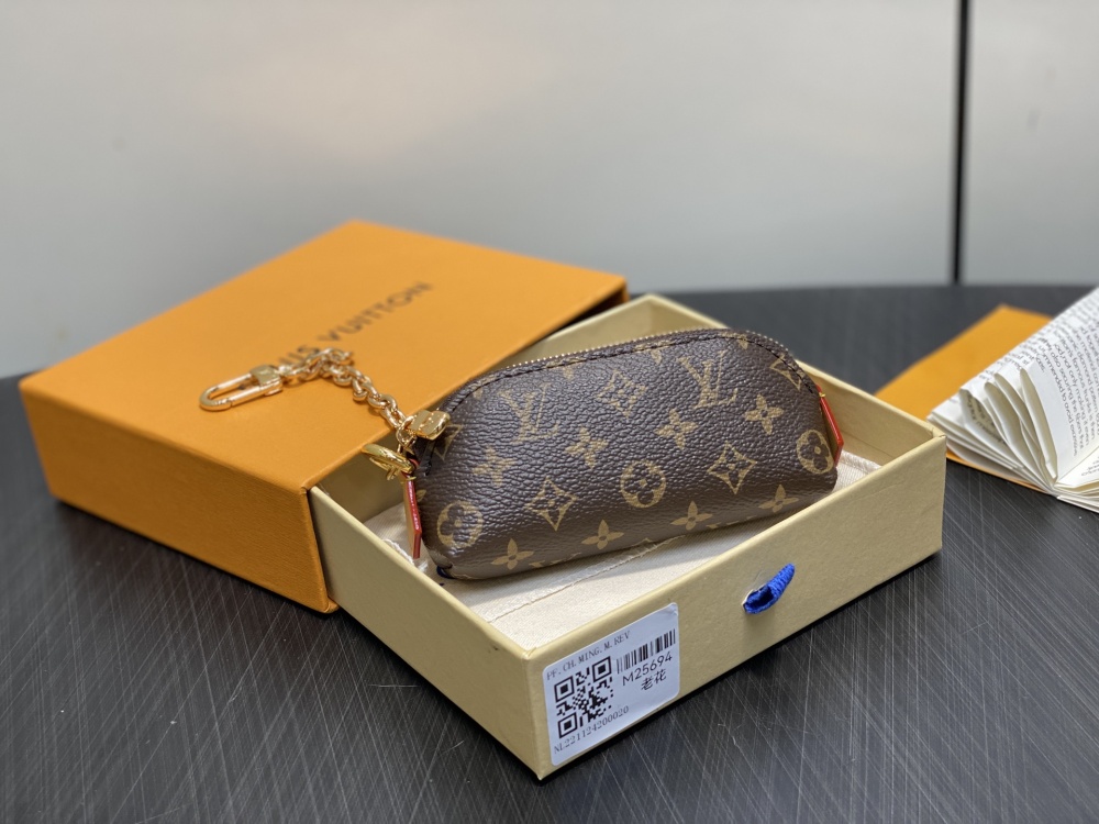 Louis Vuitton  chain lipstick bag cosmetic bag M25694 Mirror boutique