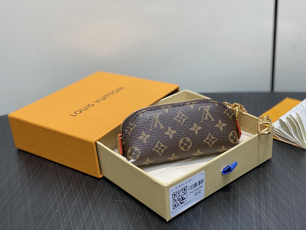 Louis Vuitton  chain lipstick bag cosmetic bag M25694 Mirror boutique