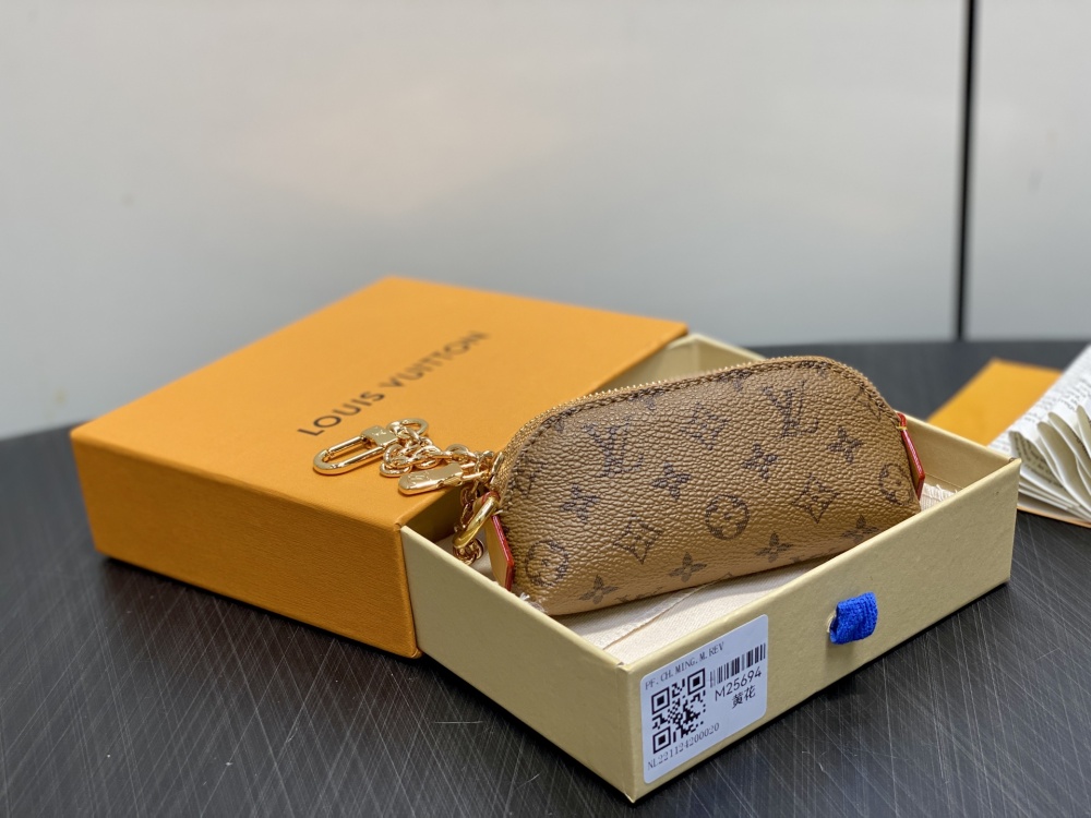 Louis Vuitton  chain lipstick bag cosmetic bag M25694 Mirror boutique