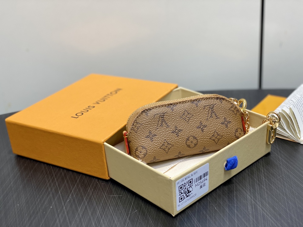 Louis Vuitton  chain lipstick bag cosmetic bag M25694 Mirror boutique