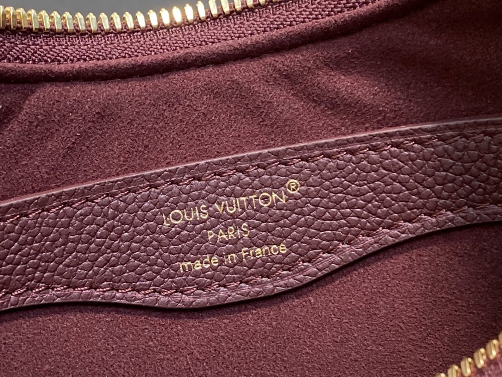 Louis Vuitton  Boulogne PM M12930 Mirror boutique