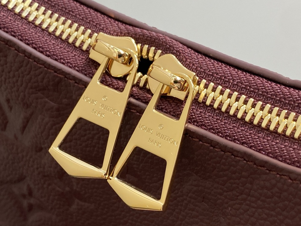 Louis Vuitton  Boulogne PM M12930 Mirror boutique