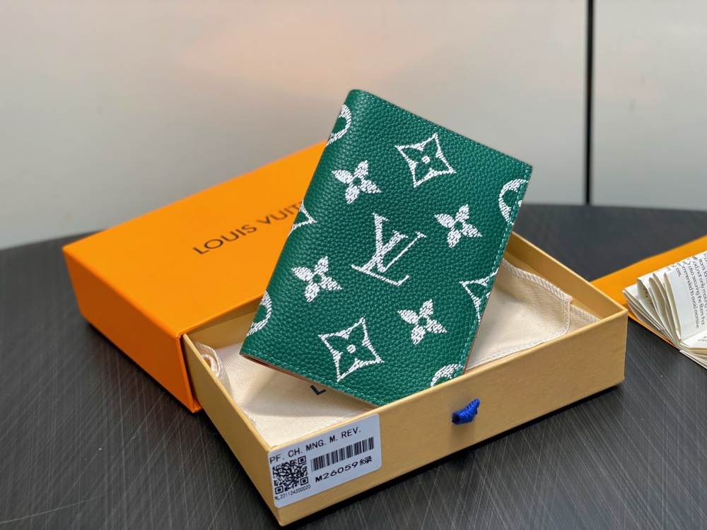 Louis Vuitton P9 Passport Cover M26059 Mirror boutique