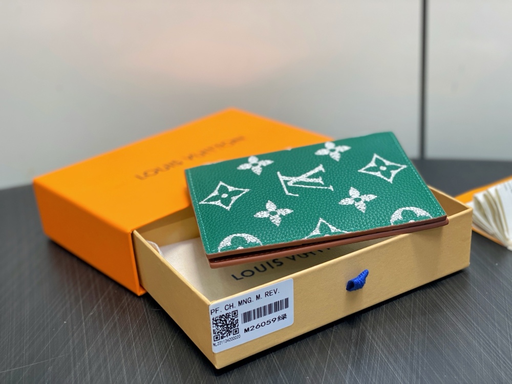 Louis Vuitton P9 Passport Cover M26059 Mirror boutique