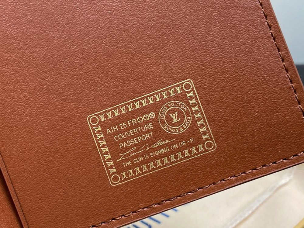 Louis Vuitton P9 Passport Cover M26059 Mirror boutique