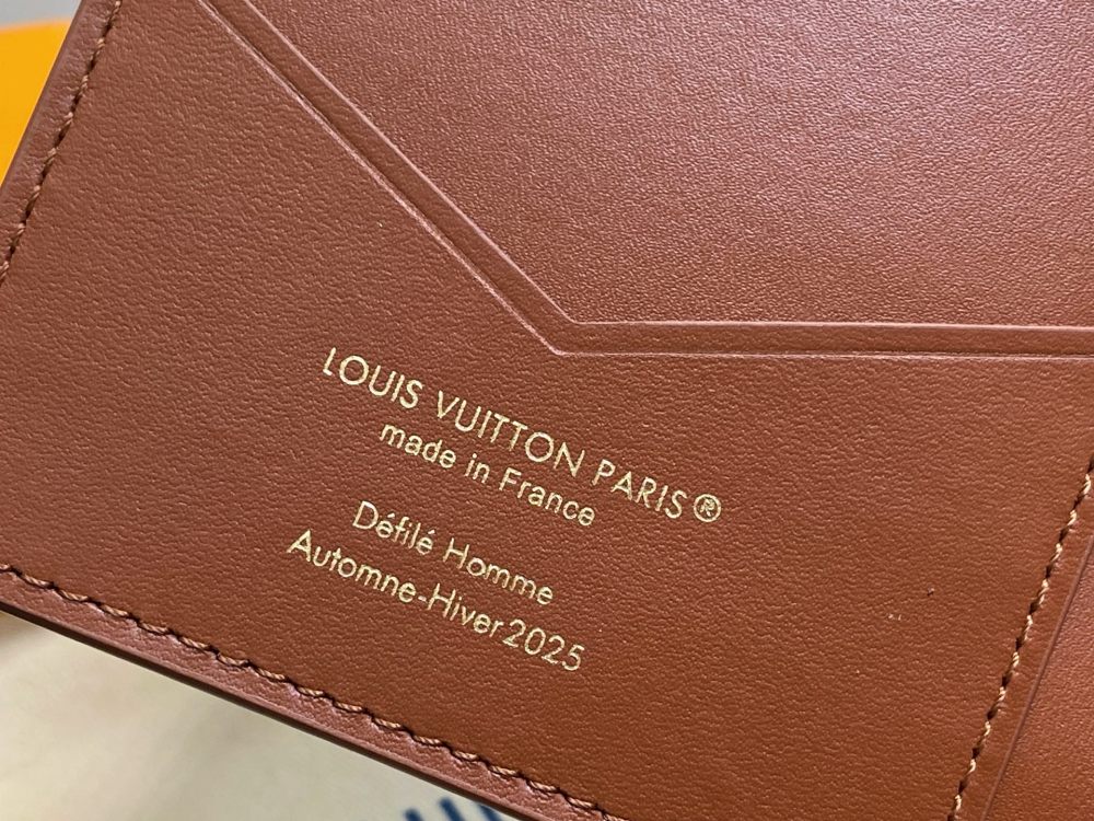 Louis Vuitton P9 Passport Cover M26059 Mirror boutique