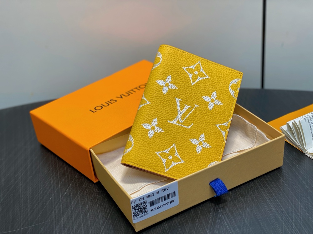Louis Vuitton P9 Passport Cover M26059 Mirror boutique