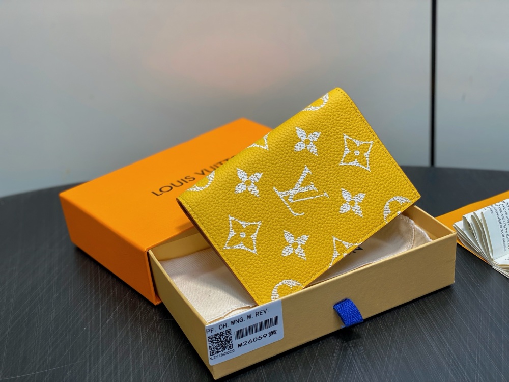 Louis Vuitton P9 Passport Cover M26059 Mirror boutique