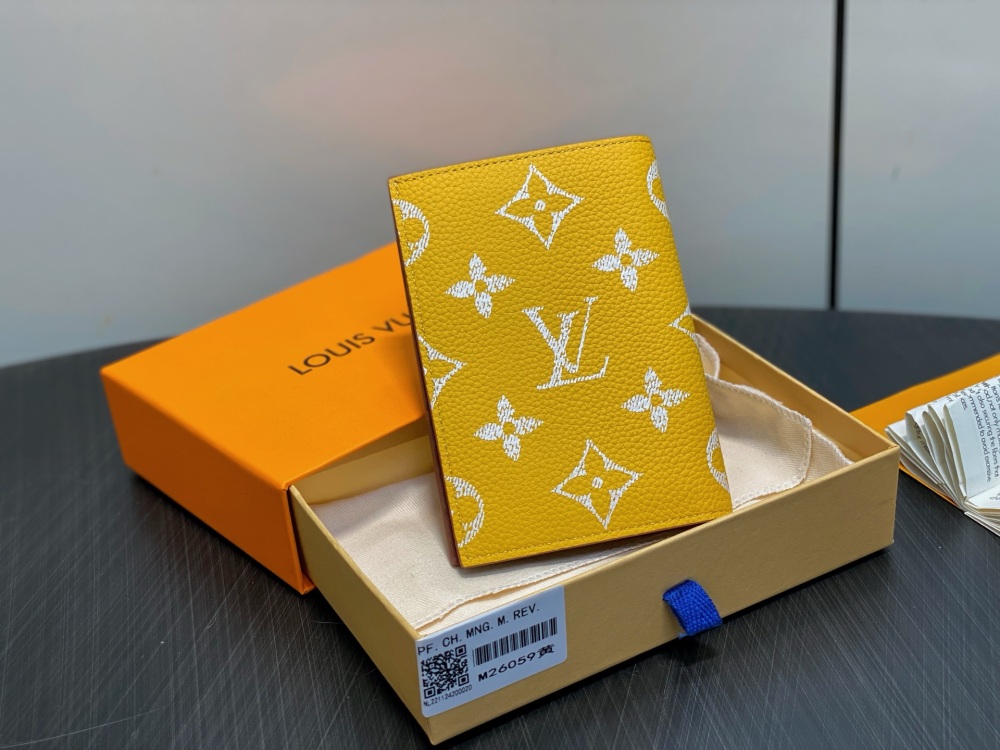 Louis Vuitton P9 Passport Cover M26059 Mirror boutique