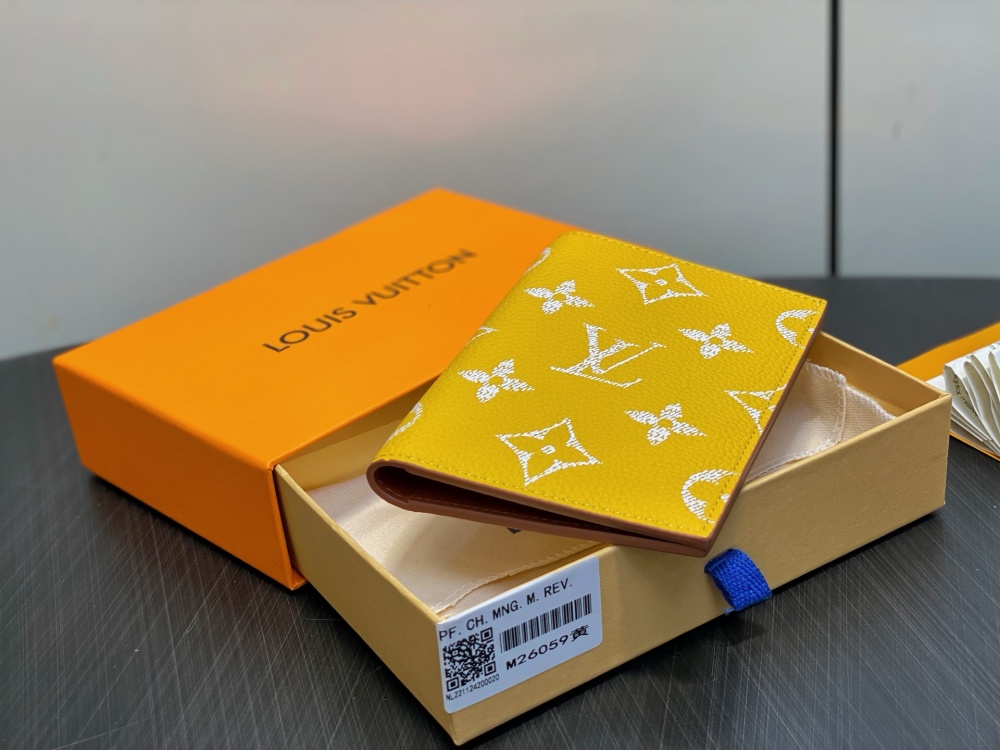 Louis Vuitton P9 Passport Cover M26059 Mirror boutique