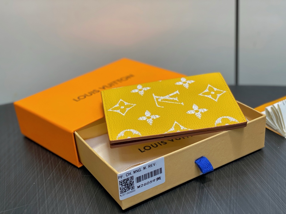 Louis Vuitton P9 Passport Cover M26059 Mirror boutique