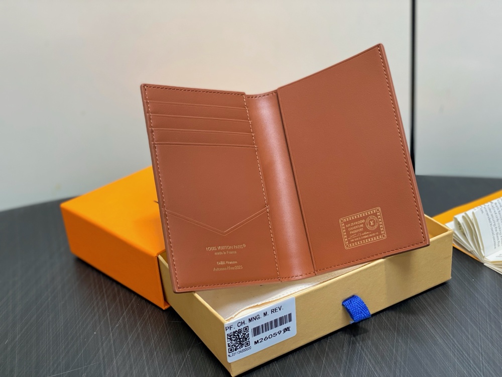 Louis Vuitton P9 Passport Cover M26059 Mirror boutique