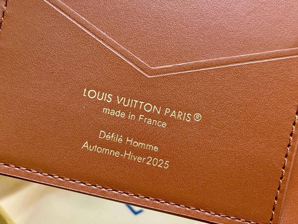 Louis Vuitton P9 Passport Cover M26059 Mirror boutique