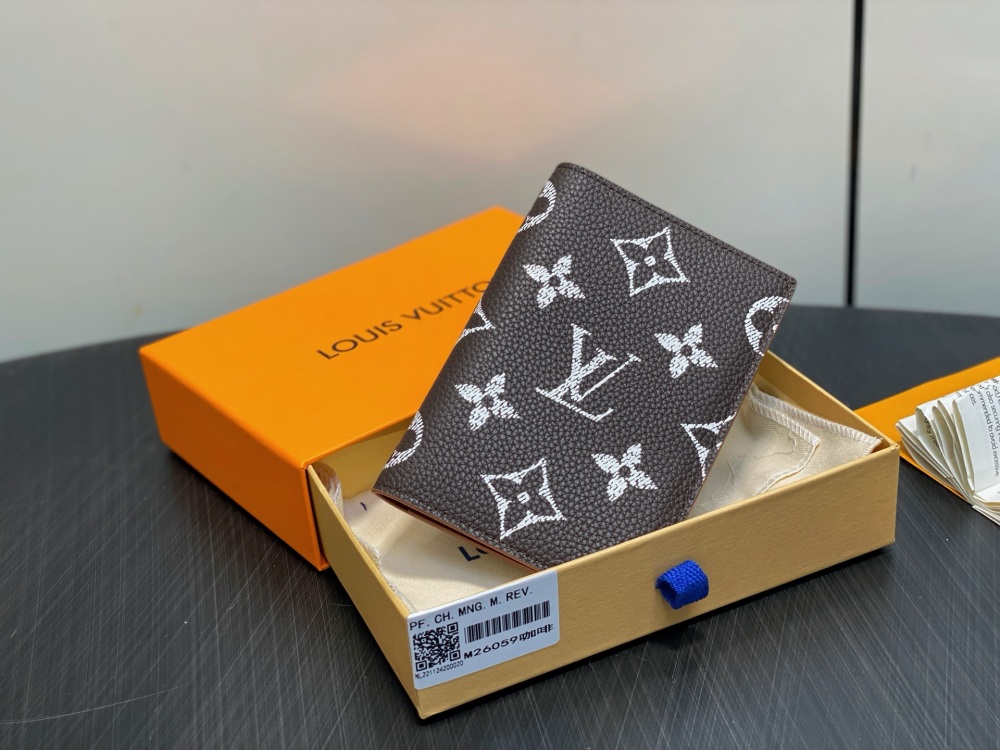 Louis Vuitton P9 Passport Cover M26059 Mirror boutique