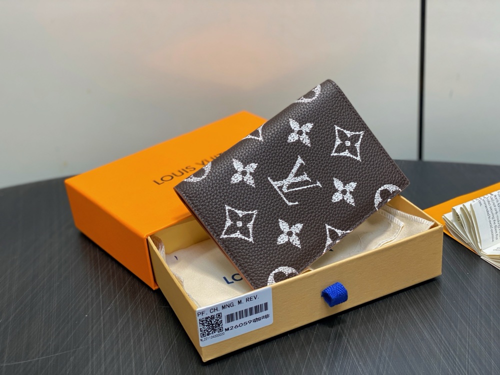 Louis Vuitton P9 Passport Cover M26059 Mirror boutique