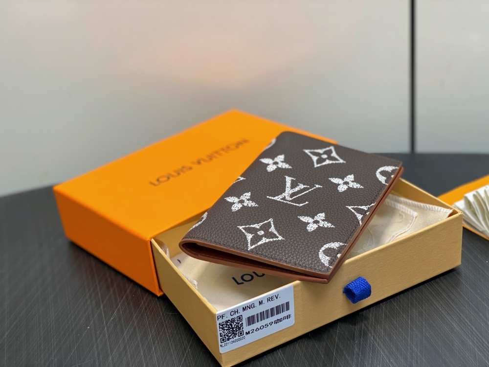 Louis Vuitton P9 Passport Cover M26059 Mirror boutique