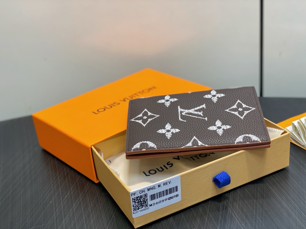 Louis Vuitton P9 Passport Cover M26059 Mirror boutique