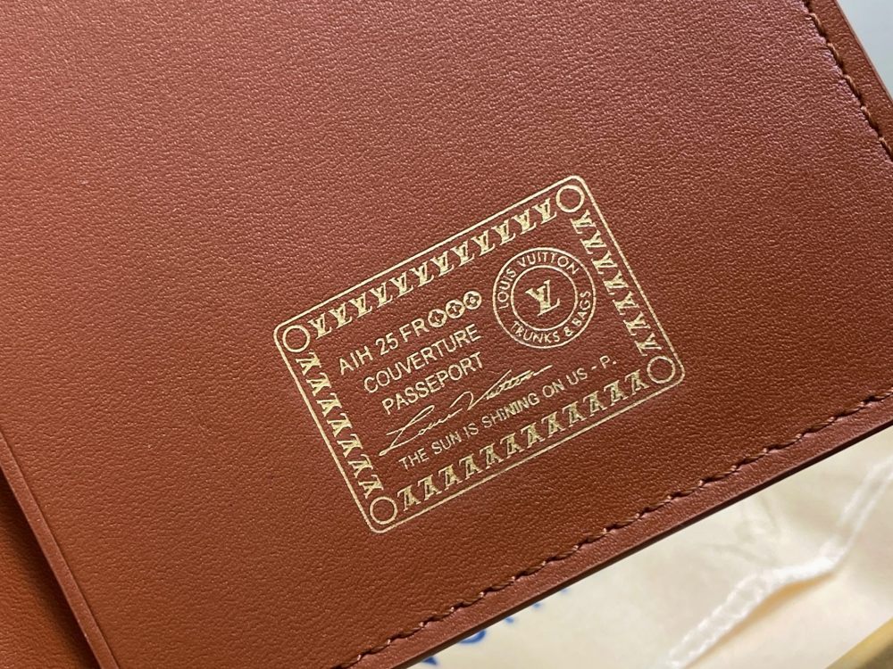 Louis Vuitton P9 Passport Cover M26059 Mirror boutique