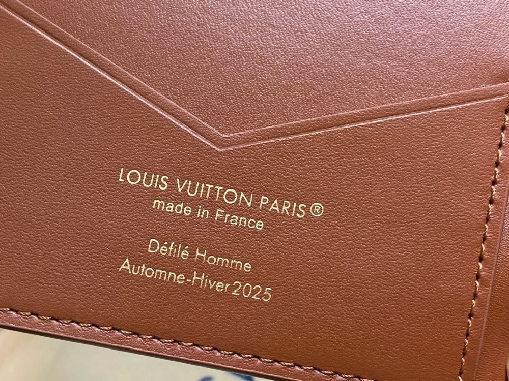 Louis Vuitton P9 Passport Cover M26059 Mirror boutique