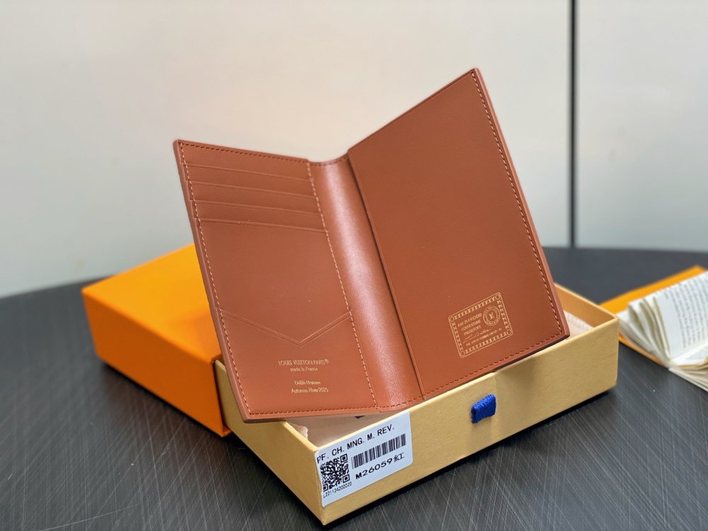 Louis Vuitton P9 Passport Cover M26059 Mirror boutique