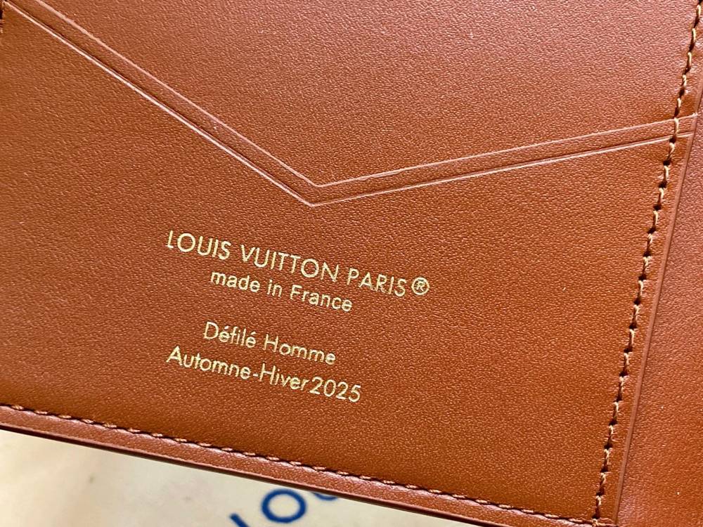 Louis Vuitton P9 Passport Cover M26059 Mirror boutique