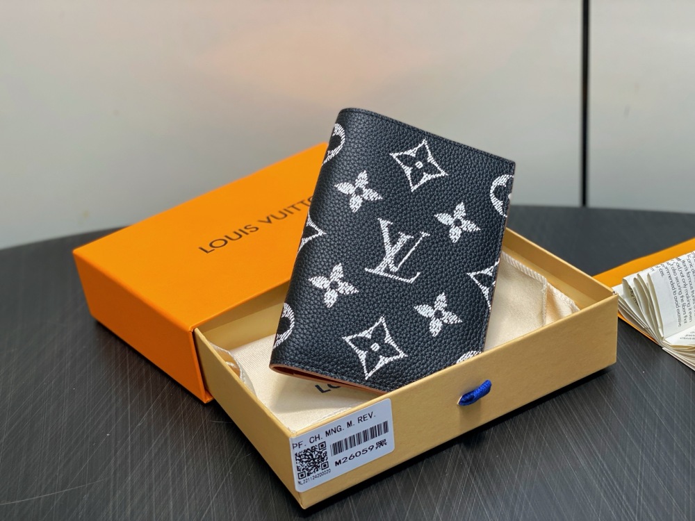 Louis Vuitton P9 Passport Cover M26059 Mirror boutique