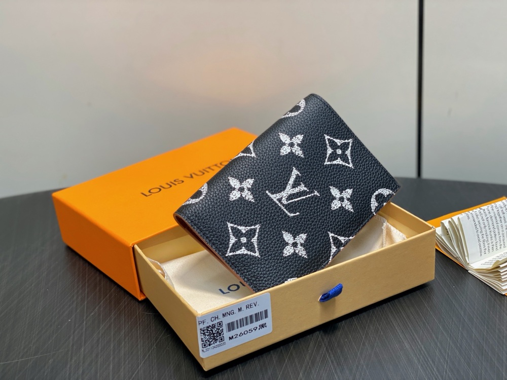 Louis Vuitton P9 Passport Cover M26059 Mirror boutique