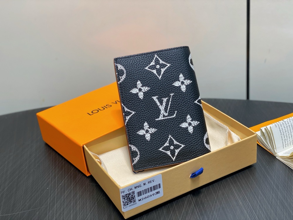 Louis Vuitton P9 Passport Cover M26059 Mirror boutique
