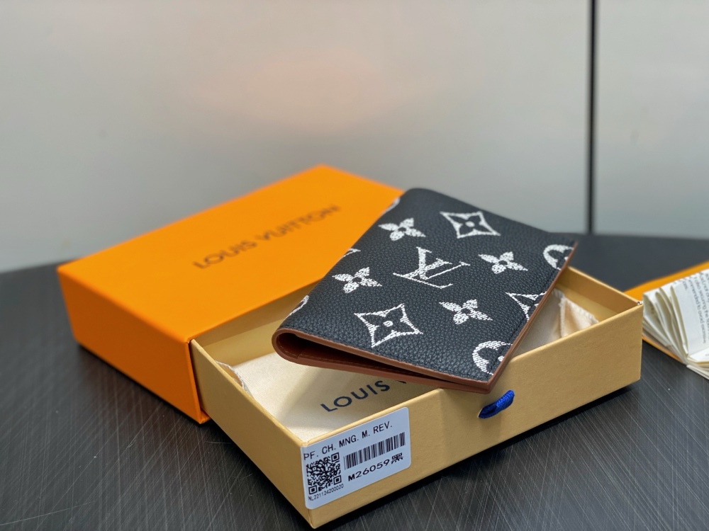 Louis Vuitton P9 Passport Cover M26059 Mirror boutique