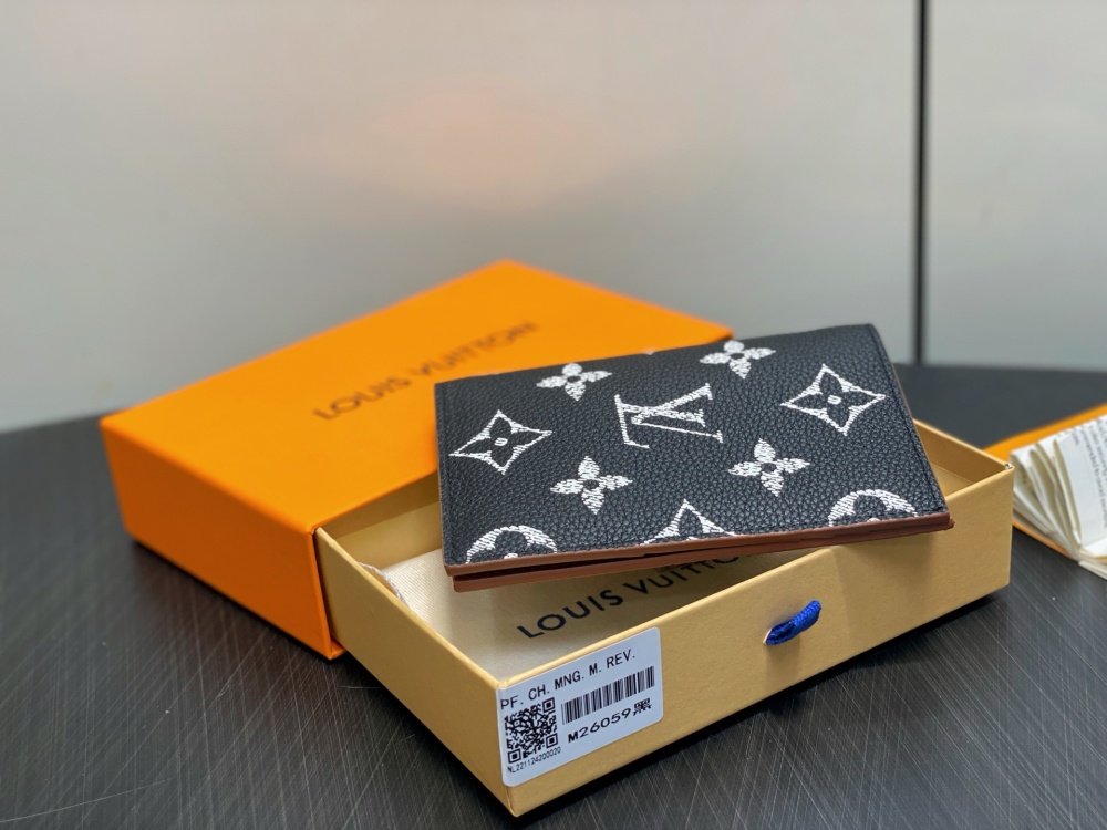 Louis Vuitton P9 Passport Cover M26059 Mirror boutique