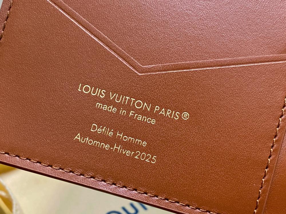 Louis Vuitton P9 Passport Cover M26059 Mirror boutique