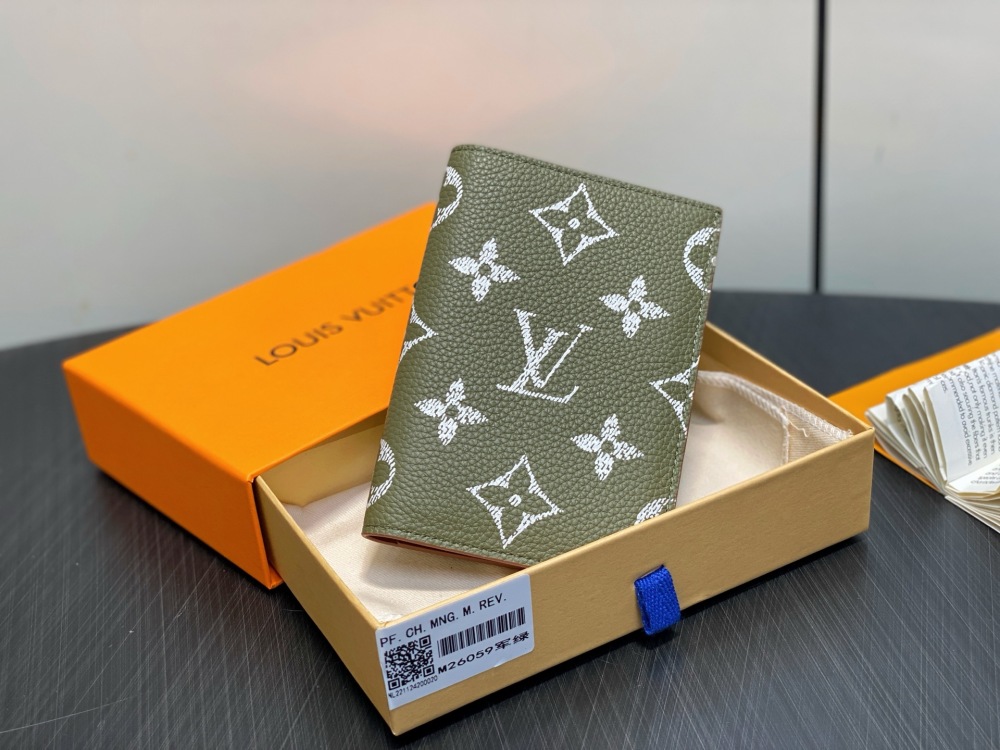 Louis Vuitton P9 Passport Cover M26059 Mirror boutique