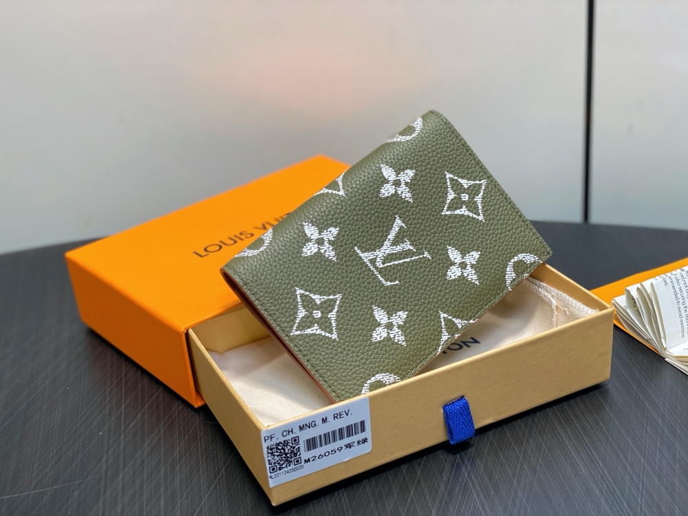Louis Vuitton P9 Passport Cover M26059 Mirror boutique