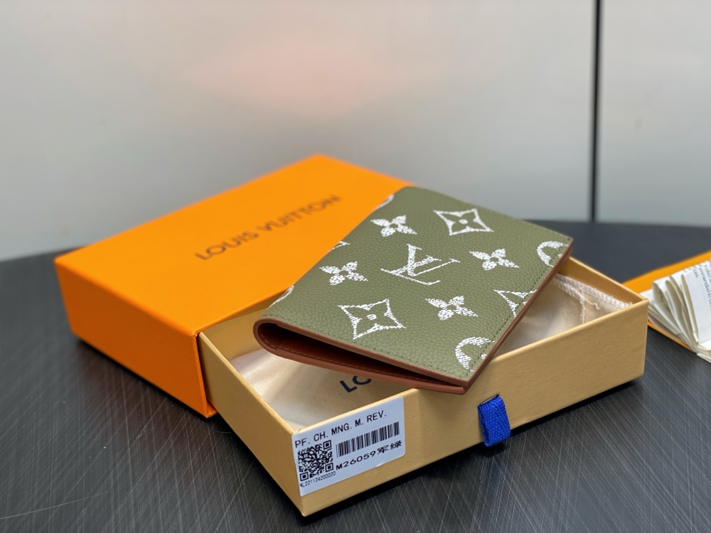 Louis Vuitton P9 Passport Cover M26059 Mirror boutique